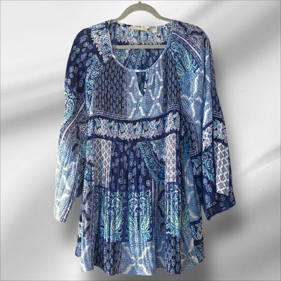 Sunny Leigh Micro Pleated Tunic Top Blouse 1X Blue Abstract Pattern Light Flowy - Picture 12 of 12